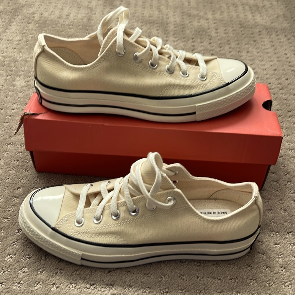 Converse only worn a couple times like brand new